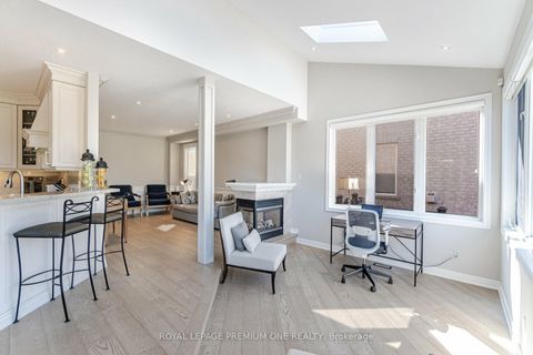 Photo 11 at 60 Julia Valentina Avenue, Sonoma Heights, Vaughan