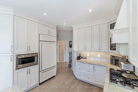 Photo 18 at 60 Julia Valentina Avenue, Sonoma Heights, Vaughan