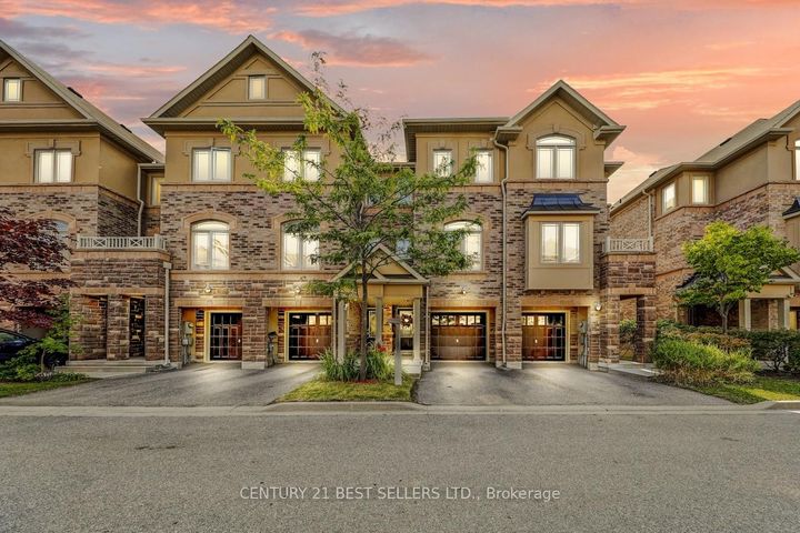 Photo 1 at 52 - 6625 Falconer Drive, Streetsville, Mississauga