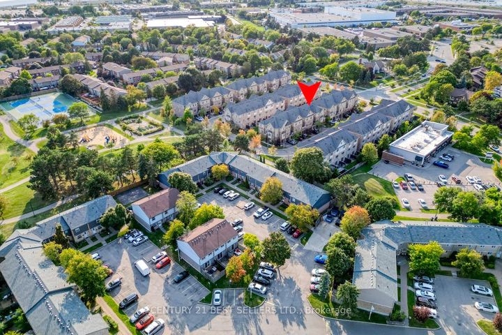 Photo 5 at 52 - 6625 Falconer Drive, Streetsville, Mississauga