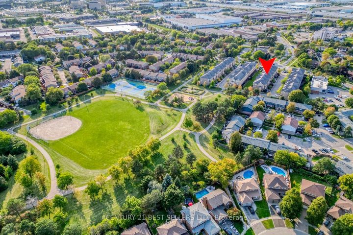 Photo 6 at 52 - 6625 Falconer Drive, Streetsville, Mississauga