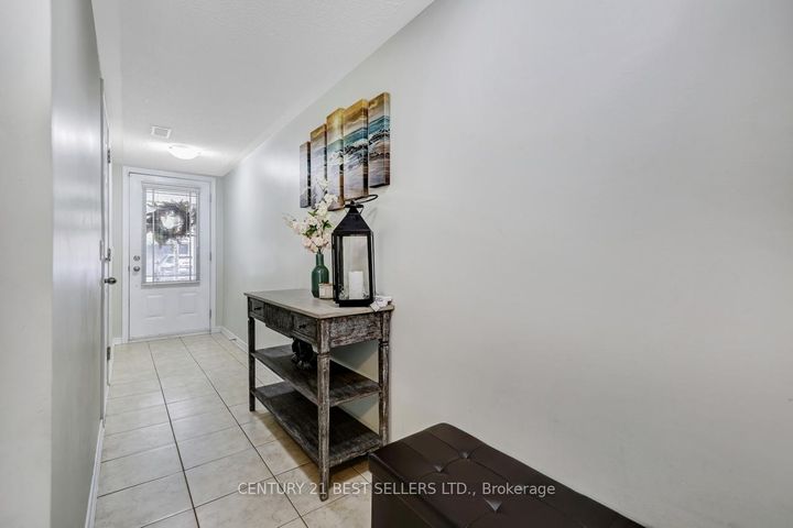 Photo 8 at 52 - 6625 Falconer Drive, Streetsville, Mississauga