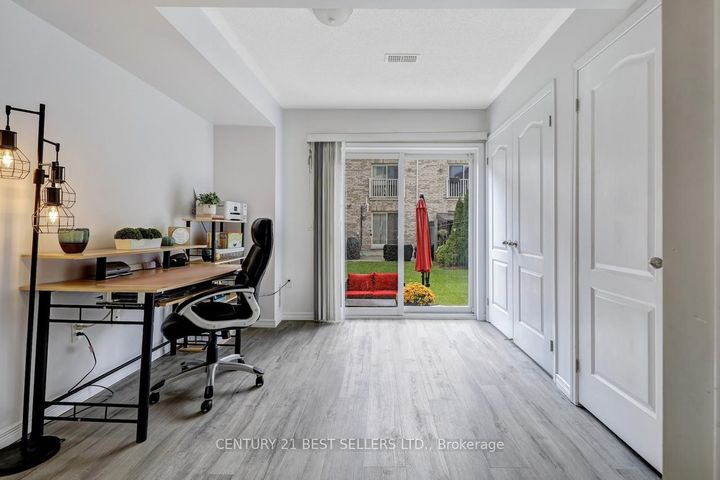 Photo 9 at 52 - 6625 Falconer Drive, Streetsville, Mississauga
