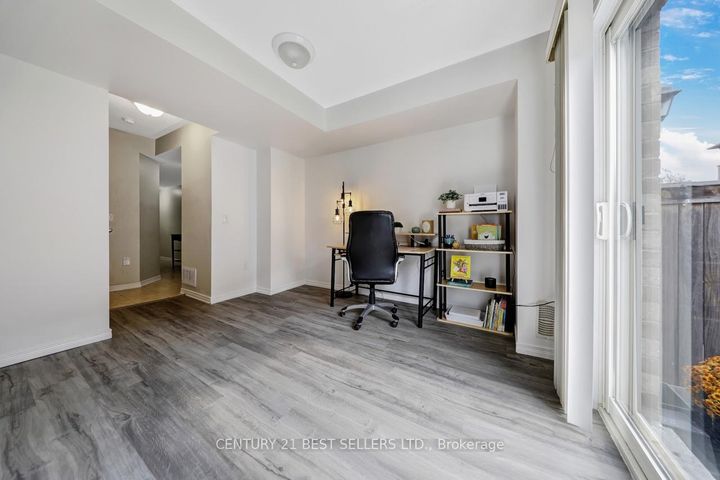 Photo 10 at 52 - 6625 Falconer Drive, Streetsville, Mississauga