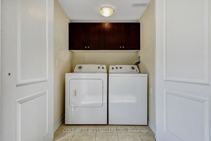 Photo 11 at 52 - 6625 Falconer Drive, Streetsville, Mississauga