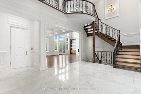 Photo 3 at 2 Poplar Drive, Oak Ridges, Richmond Hill