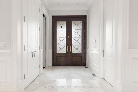 Photo 4 at 2 Poplar Drive, Oak Ridges, Richmond Hill