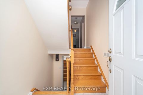 Photo 4 at 35 Clairton Crescent, Smythe, Toronto