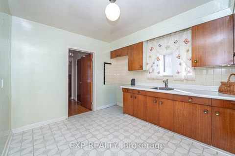 Photo 9 at 35 Clairton Crescent, Smythe, Toronto