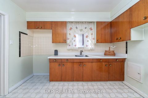 Photo 10 at 35 Clairton Crescent, Smythe, Toronto