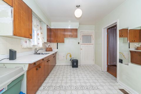 Photo 11 at 35 Clairton Crescent, Smythe, Toronto