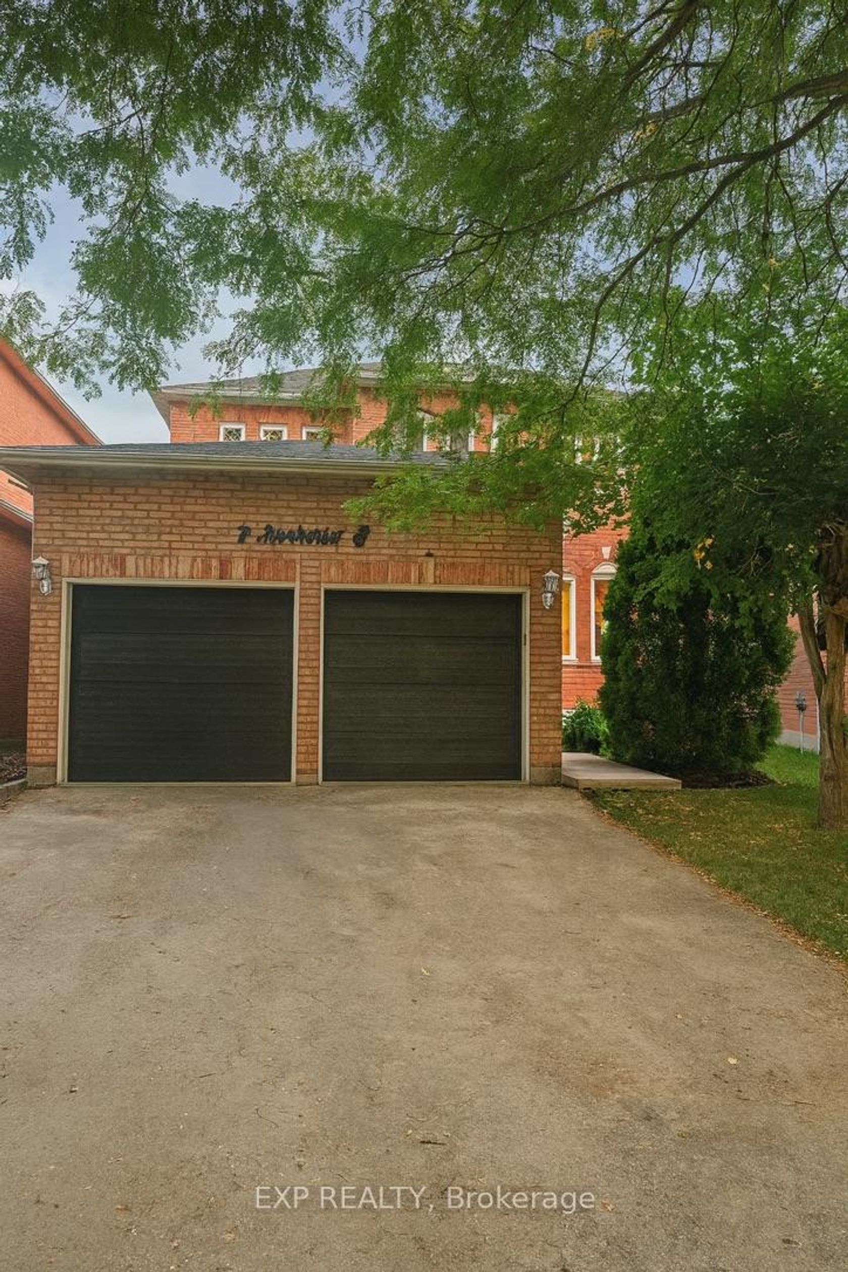 7 Macdermott Drive, Central West, Ajax 