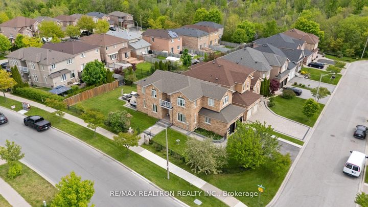 Photo 1 at 1 Emily Court, Oak Ridges Lake Wilcox, Richmond Hill
