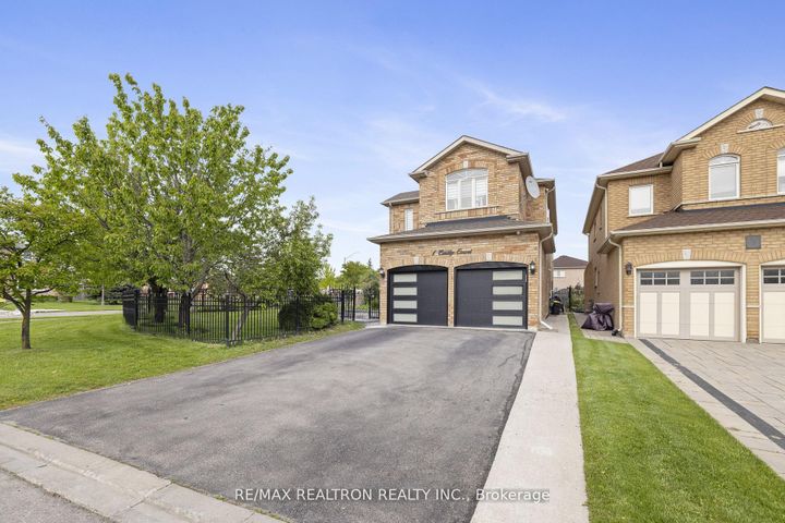 Photo 3 at 1 Emily Court, Oak Ridges Lake Wilcox, Richmond Hill