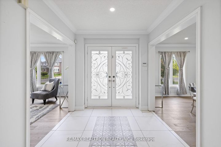 Photo 6 at 1 Emily Court, Oak Ridges Lake Wilcox, Richmond Hill