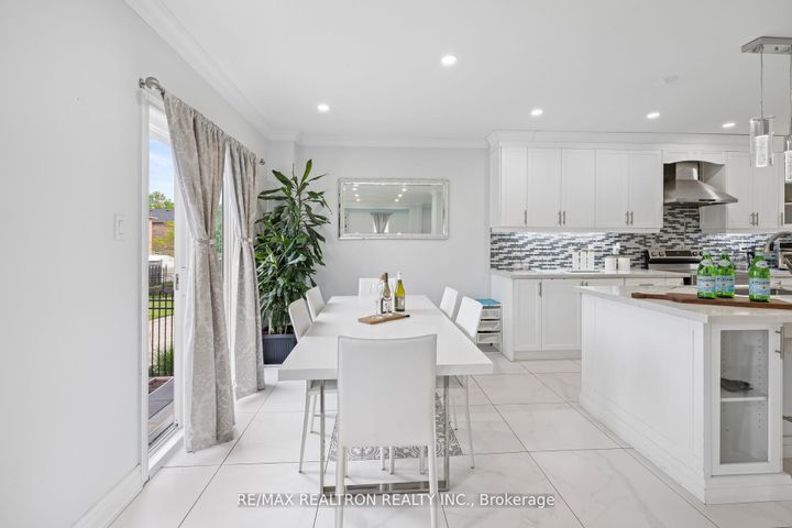 Photo 12 at 1 Emily Court, Oak Ridges Lake Wilcox, Richmond Hill
