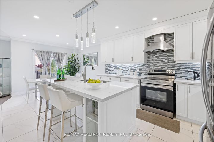 Photo 15 at 1 Emily Court, Oak Ridges Lake Wilcox, Richmond Hill