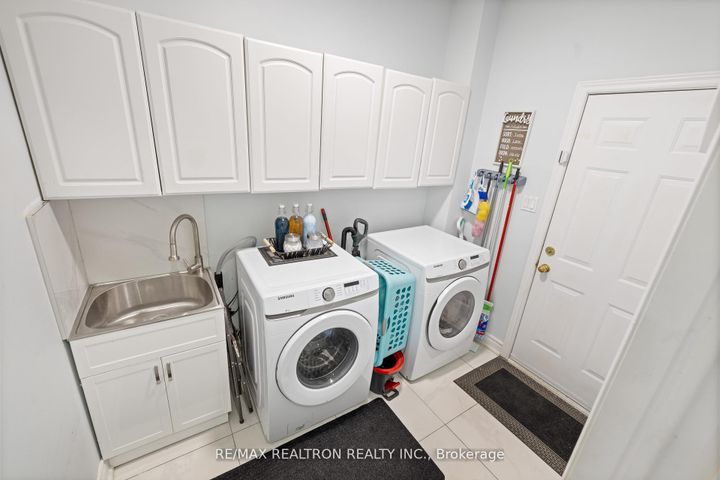 Photo 18 at 1 Emily Court, Oak Ridges Lake Wilcox, Richmond Hill