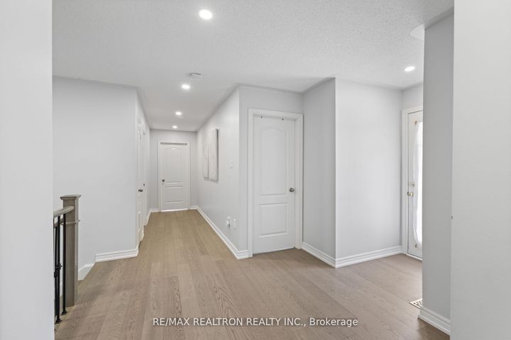 Photo 19 at 1 Emily Court, Oak Ridges Lake Wilcox, Richmond Hill