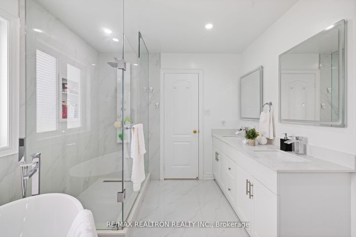 Photo 24 at 1 Emily Court, Oak Ridges Lake Wilcox, Richmond Hill