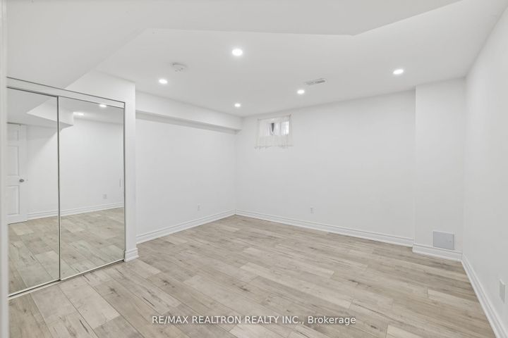 Photo 33 at 1 Emily Court, Oak Ridges Lake Wilcox, Richmond Hill