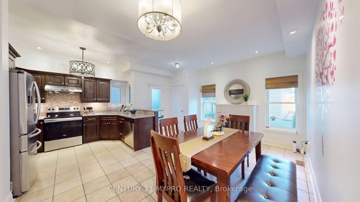 Photo 13 at 2244 Norfolk Drive, RO River Oaks, Oakville