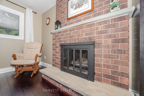 Photo 11 at 354 Darlington Crescent E, London, Newmarket