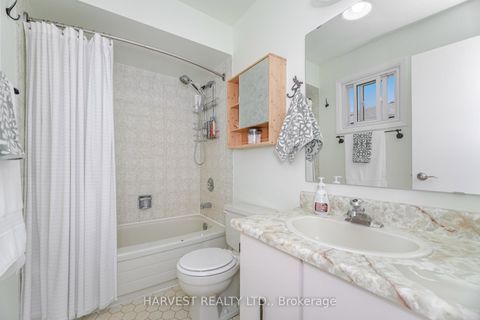 Photo 27 at 354 Darlington Crescent E, London, Newmarket