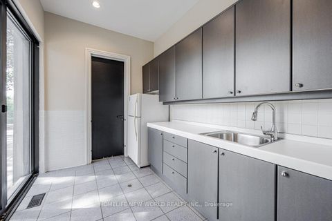 Photo 12 at 5 Abrams Place, Windfields, Toronto