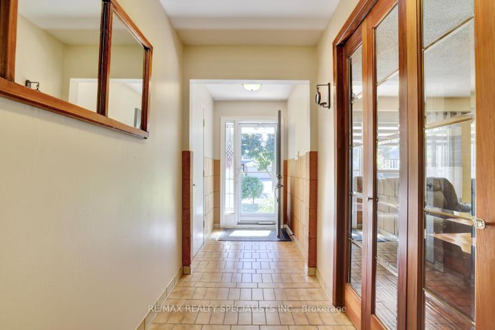Photo 3 at 2617 Pinkwell Drive, Sheridan, Mississauga