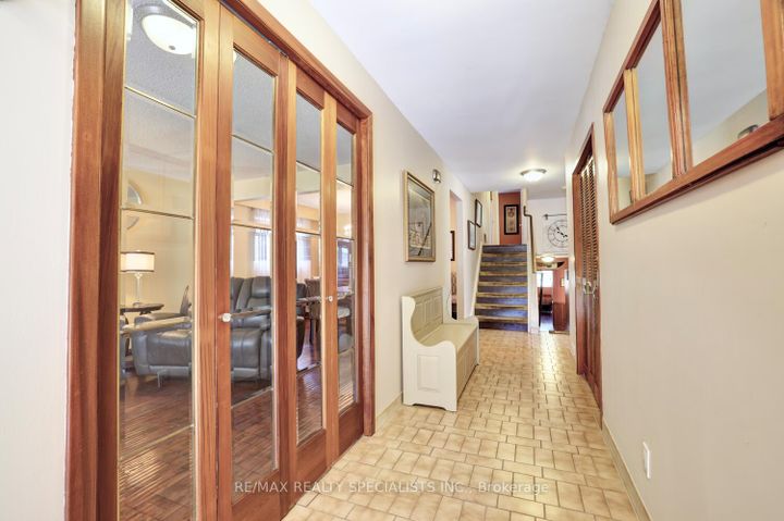 Photo 4 at 2617 Pinkwell Drive, Sheridan, Mississauga