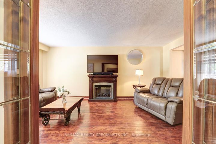 Photo 5 at 2617 Pinkwell Drive, Sheridan, Mississauga
