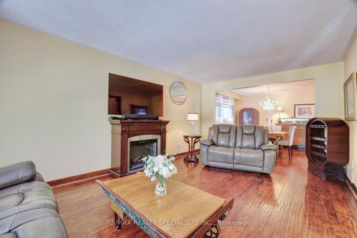 Photo 7 at 2617 Pinkwell Drive, Sheridan, Mississauga
