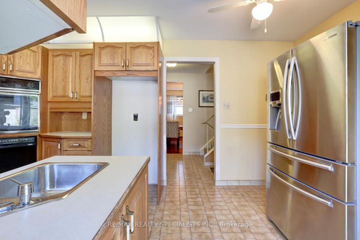 Photo 10 at 2617 Pinkwell Drive, Sheridan, Mississauga