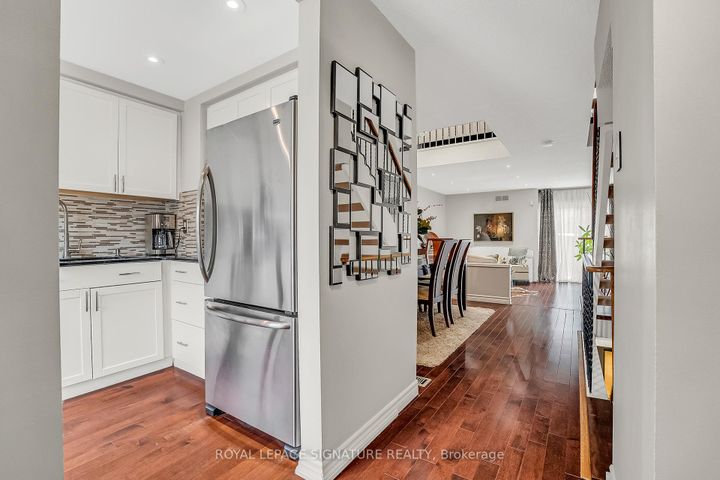 Photo 5 at 22 Dutch Myrtle Way, Don Mills, Toronto