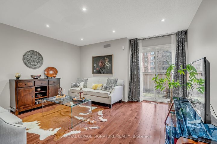 Photo 10 at 22 Dutch Myrtle Way, Don Mills, Toronto