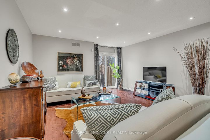 Photo 13 at 22 Dutch Myrtle Way, Don Mills, Toronto