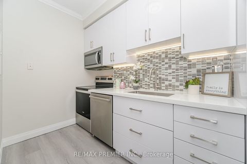 Photo 8 at 717 - 1005 King Street W, Niagara, Toronto