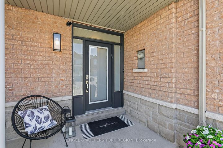 Photo 3 at 7 London Pride Drive, Jefferson, Richmond Hill