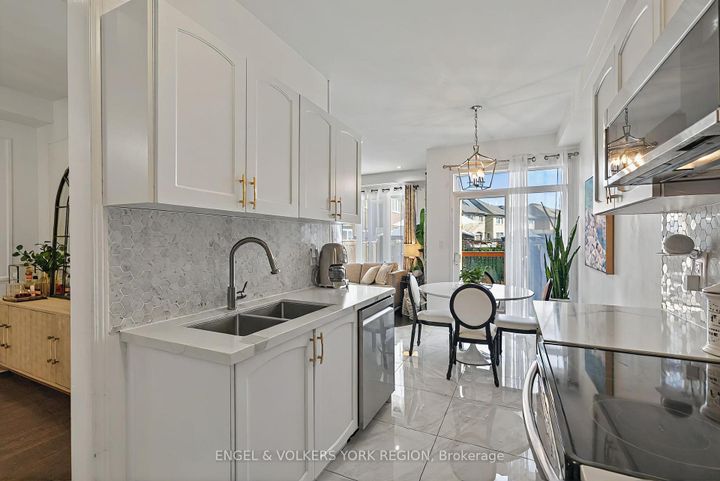 Photo 14 at 7 London Pride Drive, Jefferson, Richmond Hill