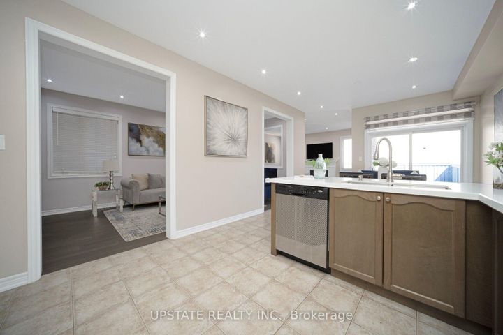 Photo 7 at 37 Mission Ridge Trail, Bram East, Brampton