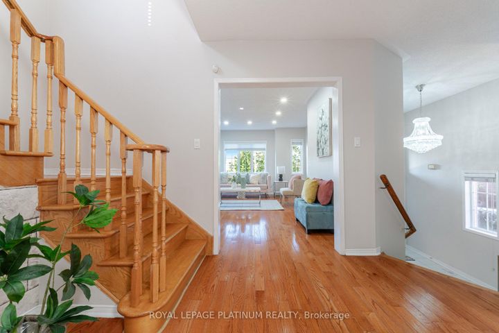 Photo 9 at 63 Culture Crescent, Fletcher's Creek Village, Brampton