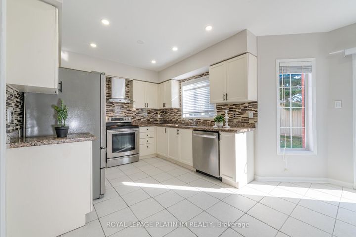 Photo 18 at 63 Culture Crescent, Fletcher's Creek Village, Brampton