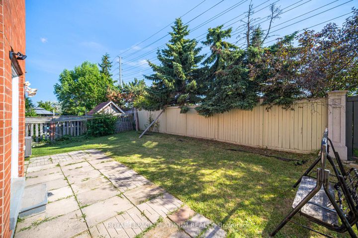 Photo 47 at 63 Culture Crescent, Fletcher's Creek Village, Brampton