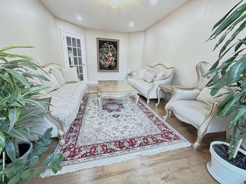 Photo 4 at 192 Covent Crescent, Aurora Highlands, Aurora