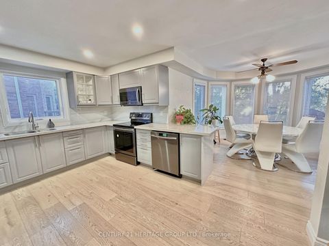 Photo 10 at 192 Covent Crescent, Aurora Highlands, Aurora