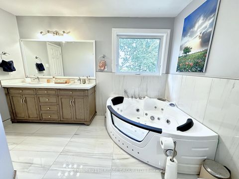 Photo 21 at 192 Covent Crescent, Aurora Highlands, Aurora