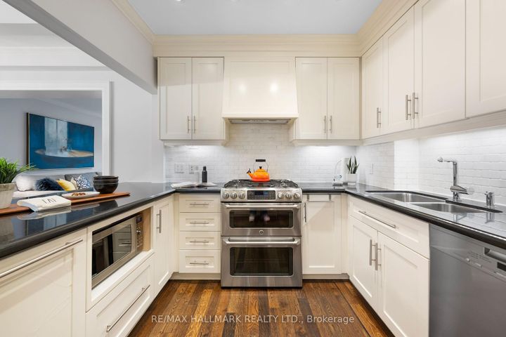Photo 11 at 176 Melrose Avenue, Lawrence Park North, Toronto