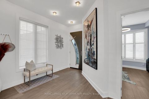 Photo 3 at 130 Santa Amato Crescent, Patterson, Vaughan
