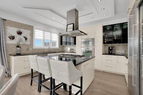 Photo 10 at 130 Santa Amato Crescent, Patterson, Vaughan